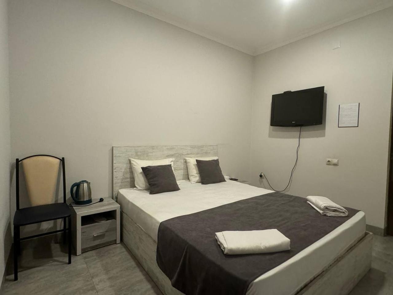 Hotel Menua Erivan Zimmer foto