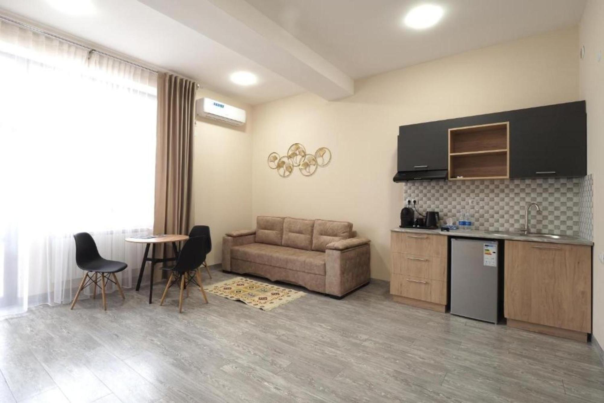 Hotel Menua Erivan Zimmer foto